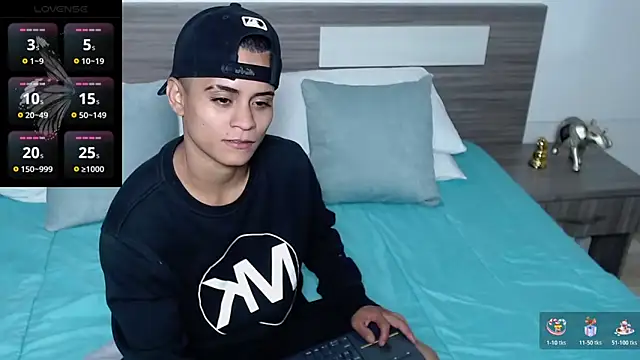 Liiamthompson online show from March 26, 9:53 pm