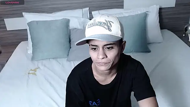 Liiamthompson online show from April 3, 9:51 am