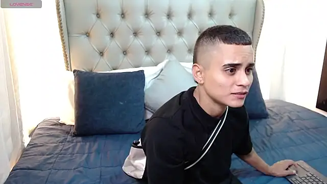 Snapshot of Liiamthompson chatting on July 16, 12:27 am Liiamthompson online show from July 16, 12:27 am
