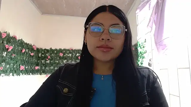 viccky vick online show from April 5, 8:28 pm