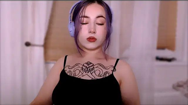 purplewitch online show from October 18, 3:02 pm