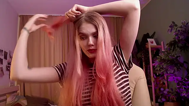 Gretchen Mol online show from January 14, 7:36 am