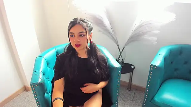 Lucy Harris online show from February 1, 7:44 pm