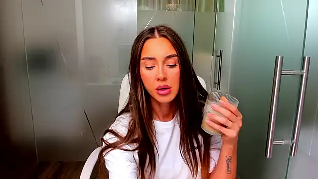 Anya-Ray online show from April 30, 11:49 am