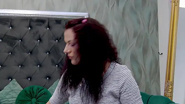 Snapshot of LissaAnn chatting on February 14, 6:08 pm LissaAnn online show from February 14, 6:08 pm