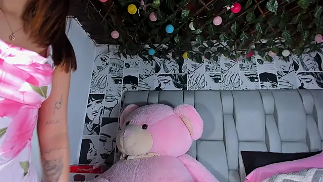 Snapshot of LucyRosse chatting on July 18, 11:25 am LucyRosse online show from July 18, 11:25 am