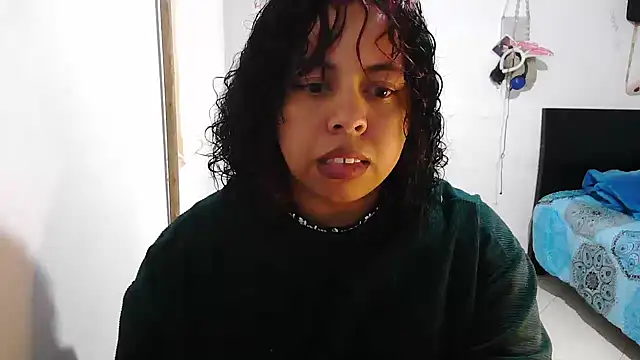 alexandraluv online show from November 18, 4:44 pm