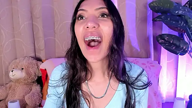 Miss veronicaa2 online show from March 25, 1:06 pm