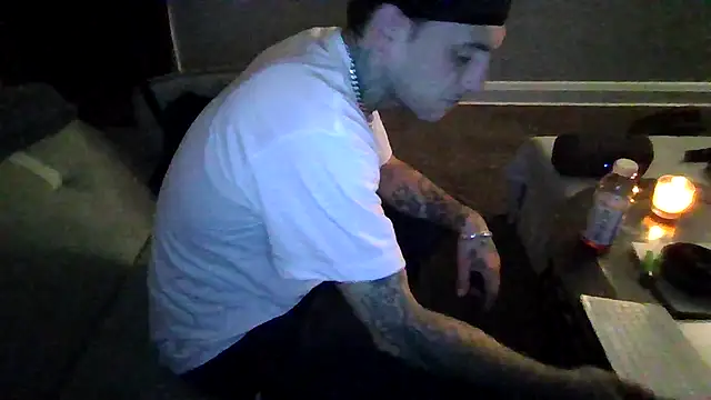 Snapshot of cruz815 chatting on November 18, 7:57 am cruz815 online show from November 18, 7:57 am