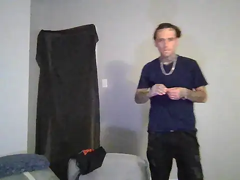 Snapshot of cruz815 chatting on November 18, 10:25 pm cruz815 online show from November 18, 10:25 pm