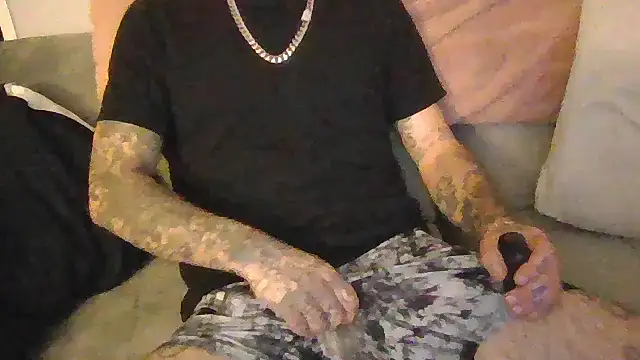 Snapshot of cruz815 chatting on November 22, 1:48 am cruz815 online show from November 22, 1:48 am