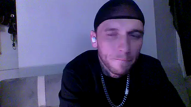 Snapshot of cruz815 chatting on November 30, 12:58 am cruz815 online show from November 30, 12:58 am