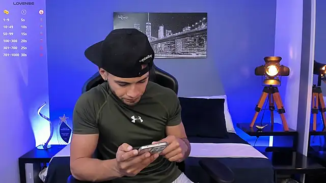 Snapshot of Max_Conor1 chatting on October 11, 12:04 pm Max Conor1 online show from October 11, 12:04 pm