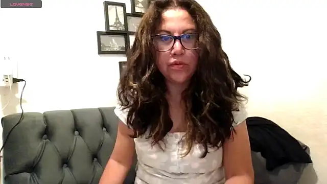 MirandaLatinaLovely online show from November 12, 3:45 pm