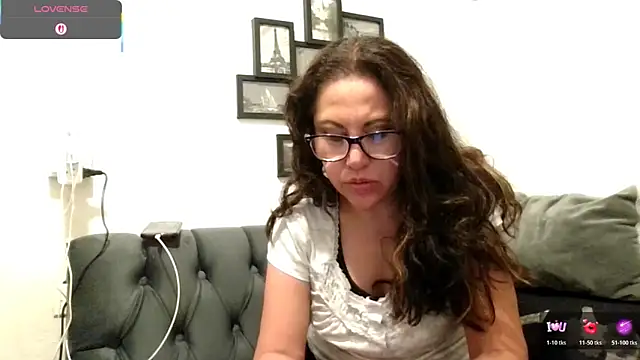 MirandaLatinaLovely online show from November 23, 4:34 am