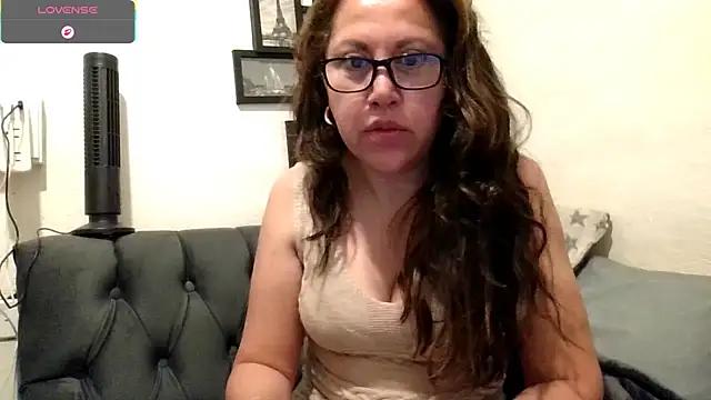 MirandaLatinaLovely online show from March 8, 5:39 pm