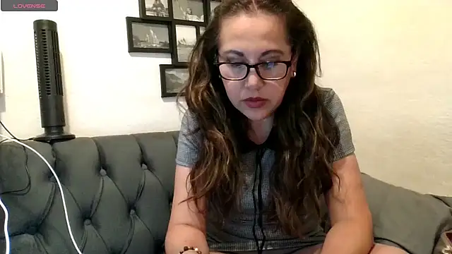 Snapshot of MirandaLatinaLovely chatting on April 28, 3:11 am MirandaLatinaLovely online show from April 28, 3:11 am