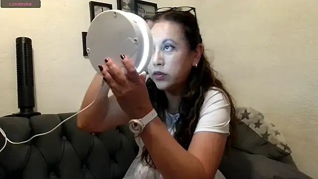 Snapshot of MirandaLatinaLovely chatting on May 3, 6:58 pm MirandaLatinaLovely online show from May 3, 6:58 pm