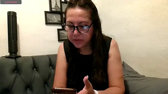 Snapshot of MirandaLatinaLovely chatting on May 27, 5:54 pm MirandaLatinaLovely online show from May 27, 5:54 pm