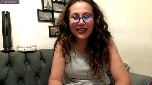 Snapshot of MirandaLatinaLovely chatting on June 10, 4:45 am MirandaLatinaLovely online show from June 10, 4:45 am