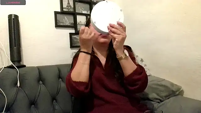 Snapshot of MirandaLatinaLovely chatting on June 10, 5:12 pm MirandaLatinaLovely online show from June 10, 5:12 pm