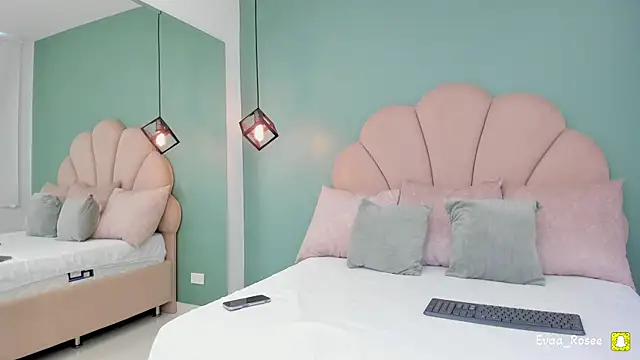 eva roseee online show from April 7, 3:45 pm