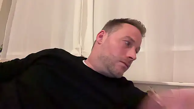 Snapshot of Christian87xxx chatting on November 17, 5:30 pm Christian87xxx online show from November 17, 5:30 pm