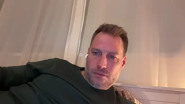 Snapshot of Christian87xxx chatting on November 21, 9:13 pm Christian87xxx online show from November 21, 9:13 pm