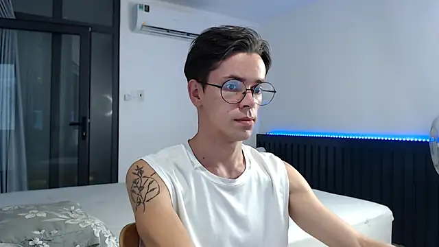 William Henry  online show from October 19, 1:39 am