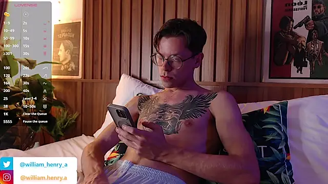 Snapshot of William_Henry_ chatting on January 6, 6:33 pm William Henry online show from January 6, 6:33 pm