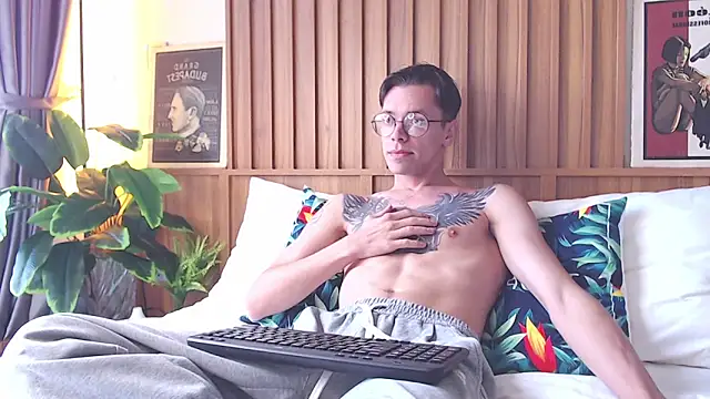 Snapshot of William_Henry_ chatting on January 12, 5:56 am William Henry online show from January 12, 5:56 am