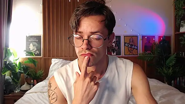 Snapshot of William_Henry_ chatting on February 6, 1:03 pm William Henry online show from February 6, 1:03 pm