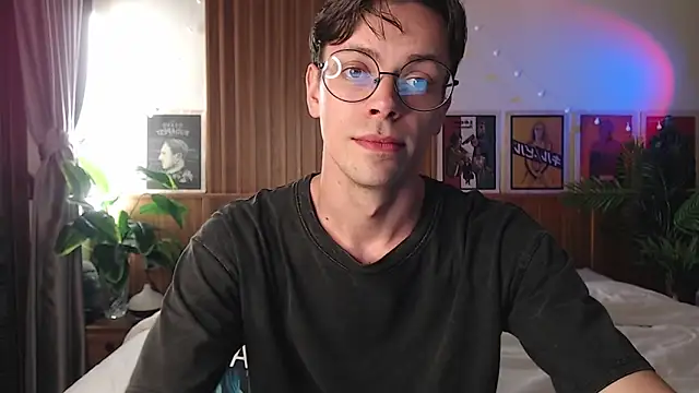 Snapshot of William_Henry_ chatting on February 7, 1:48 pm William Henry online show from February 7, 1:48 pm