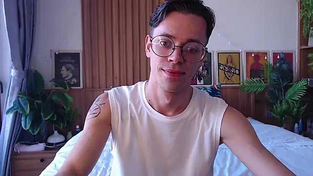 Snapshot of William_Henry_ chatting on February 14, 8:11 am William Henry online show from February 14, 8:11 am