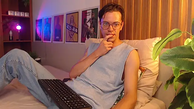 William Henry  online show from March 11, 8:09 am