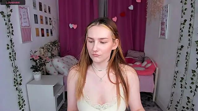 MaryWaddell online show from July 19, 3:49 pm