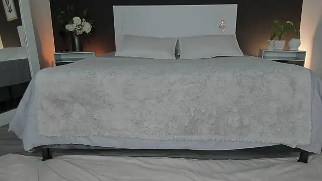AlannaRussell  online show from July 18, 8:34 pm