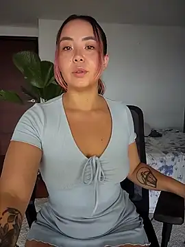 Snapshot of RenEnvy chatting on March 15, 4:54 pm RenEnvy online show from March 15, 4:54 pm