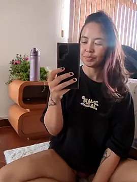 Snapshot of RenEnvy chatting on November 5, 7:36 pm RenEnvy online show from November 5, 7:36 pm