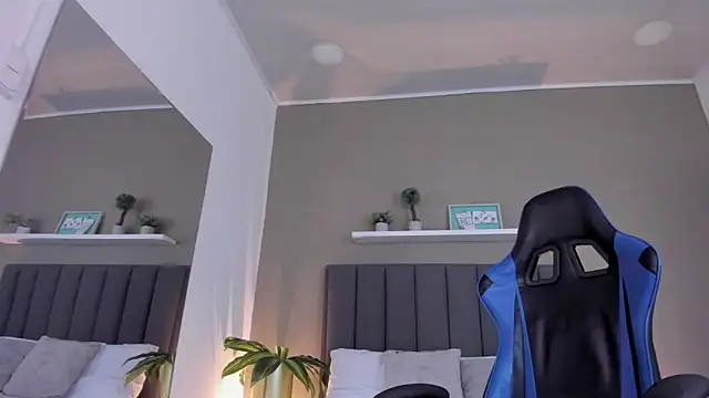 alessia leroy online show from March 29, 1:11 pm