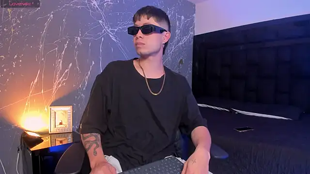 marcuscollins1  online show from October 27, 1:04 pm