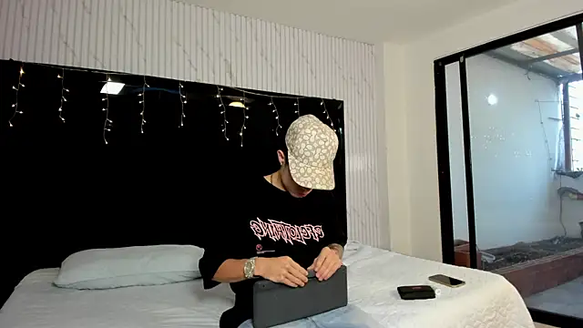 Snapshot of marcuscollins1_ chatting on February 5, 12:21 pm marcuscollins1 online show from February 5, 12:21 pm