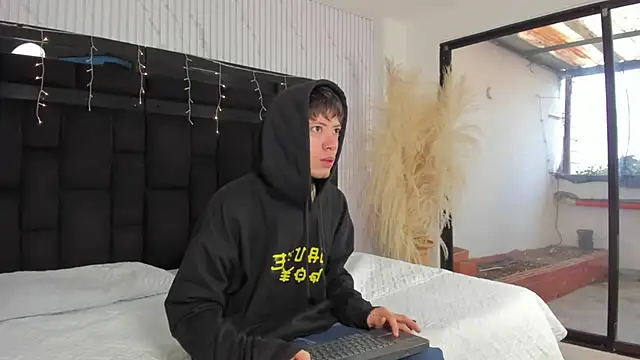 Snapshot of marcuscollins1_ chatting on February 9, 12:20 pm marcuscollins1 online show from February 9, 12:20 pm