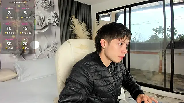 Snapshot of marcuscollins1_ chatting on February 10, 12:31 pm marcuscollins1 online show from February 10, 12:31 pm