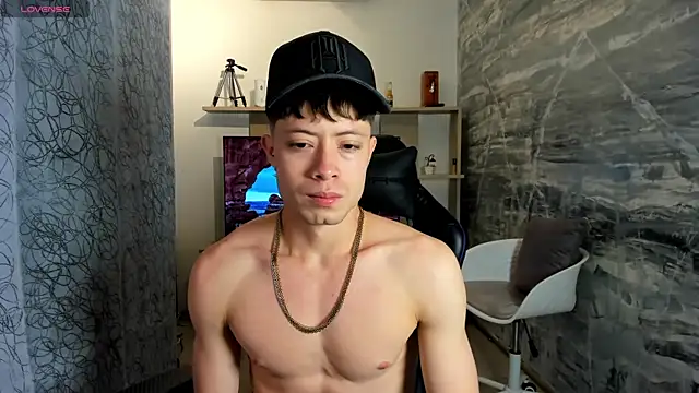 Snapshot of marcuscollins1_ chatting on February 12, 12:33 pm marcuscollins1 online show from February 12, 12:33 pm