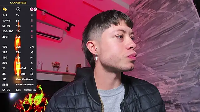 Snapshot of marcuscollins1_ chatting on February 16, 1:07 pm marcuscollins1 online show from February 16, 1:07 pm