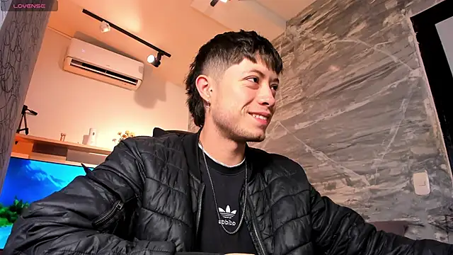 Snapshot of marcuscollins1_ chatting on February 18, 12:34 pm marcuscollins1 online show from February 18, 12:34 pm