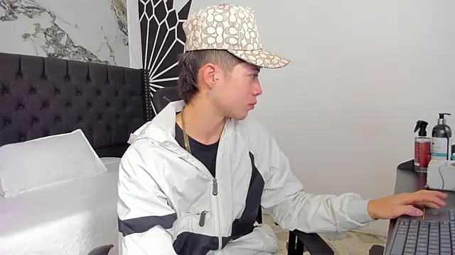 Snapshot of marcuscollins1_ chatting on February 27, 12:38 pm marcuscollins1 online show from February 27, 12:38 pm