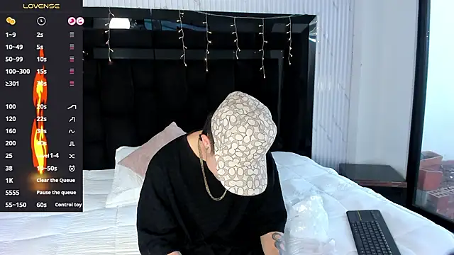 Snapshot of marcuscollins1_ chatting on February 28, 1:56 pm marcuscollins1 online show from February 28, 1:56 pm