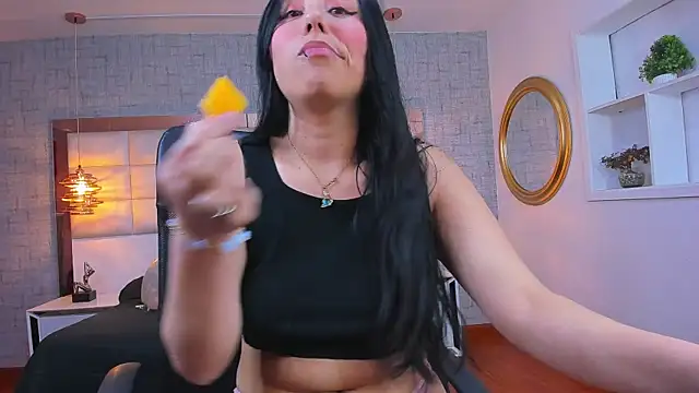 Nohemi louse online show from April 13, 6:46 pm